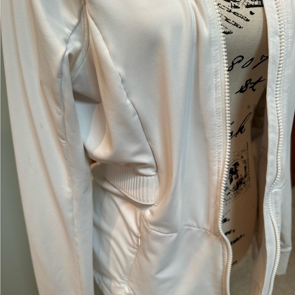 Fabletic’s White Fitted Jersey Jacket - image 4